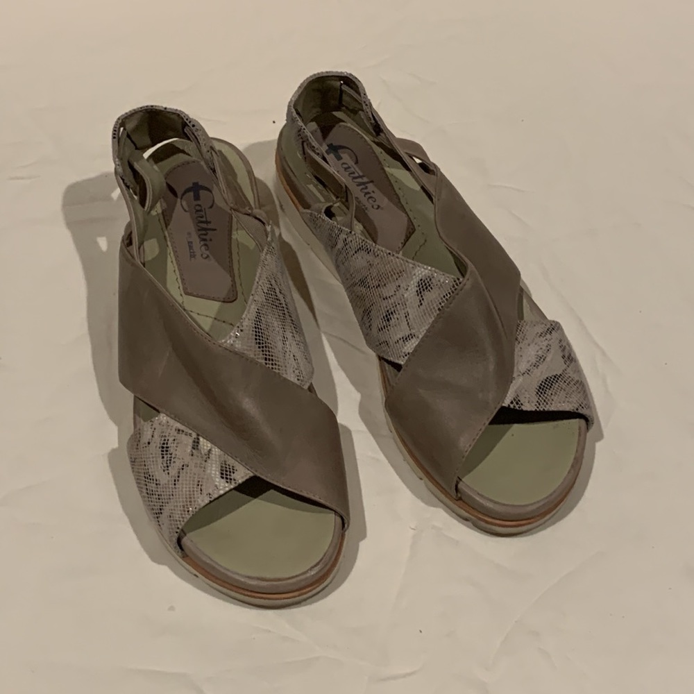Earthies Sandals size 8
